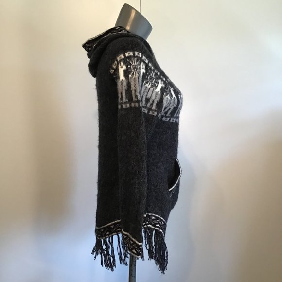 Classic Shakira Hooded Sweater with Fringed Hem Size S - Picture 2 of 11